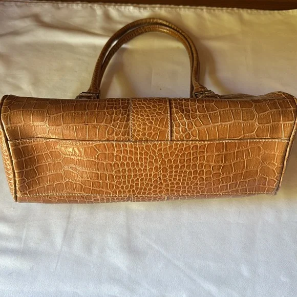 Liz Claiborne’s Tan Crocodile Pattern Tan Handbag - Picture 4 of 17